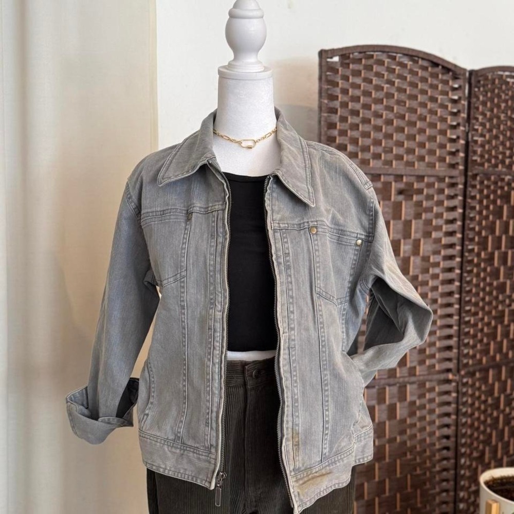 Cabela's Vintage Women's Grey Denim Jacket Size Medium Full Zip Relaxed Fit